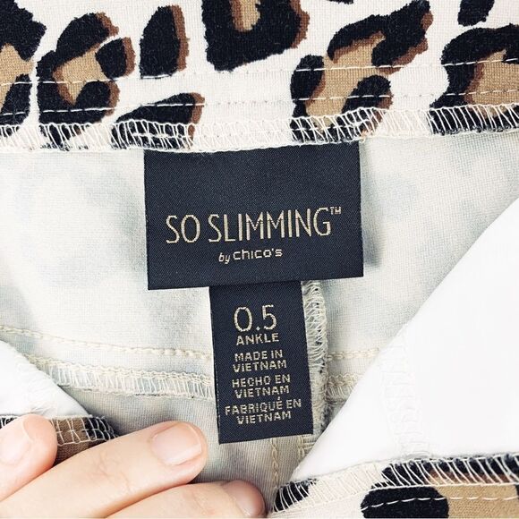 Chico's  So Slimming Leopard Print‎ Stretch Ankle Pants Size .5 - Picture 10 of 15